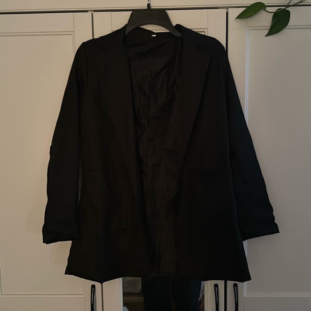 Small black oversized blazer